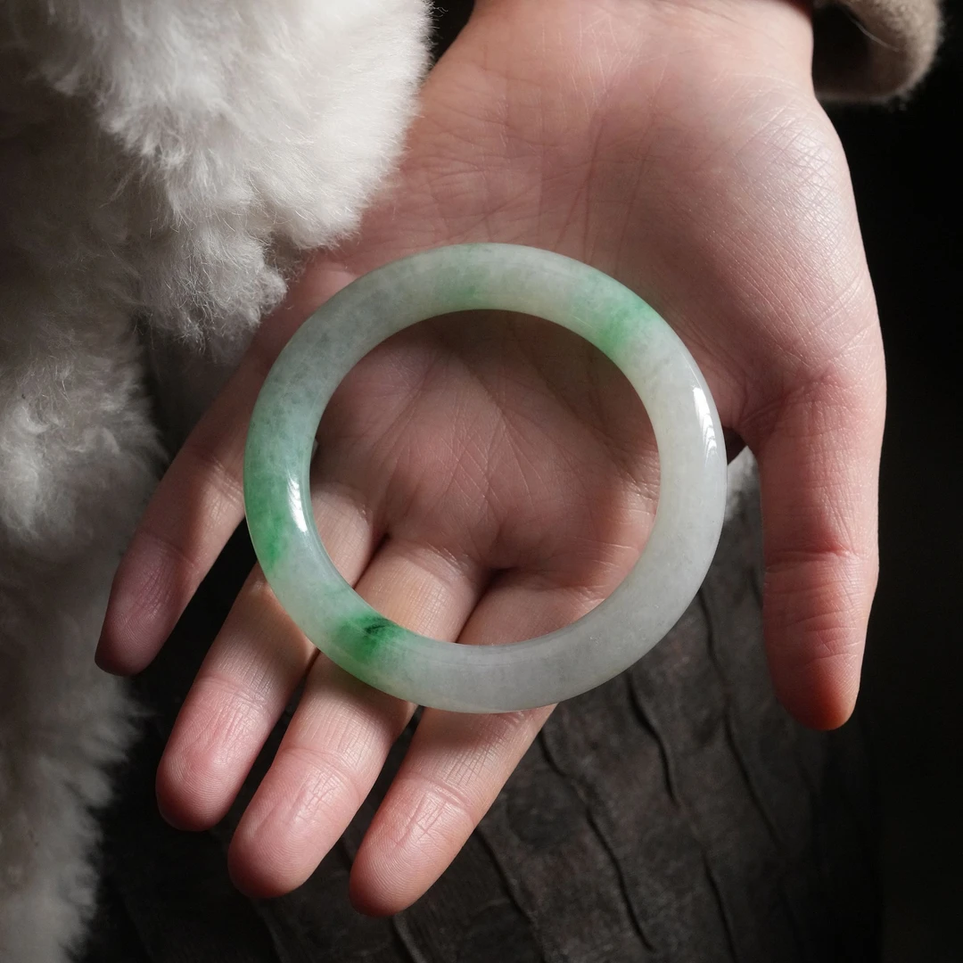 【雪吟】冰润白底青胖圆条翡翠手镯  圈口伍陆