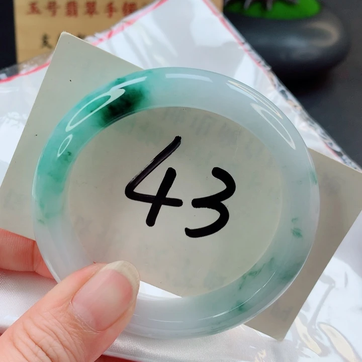翡翠未镶嵌手镯正
