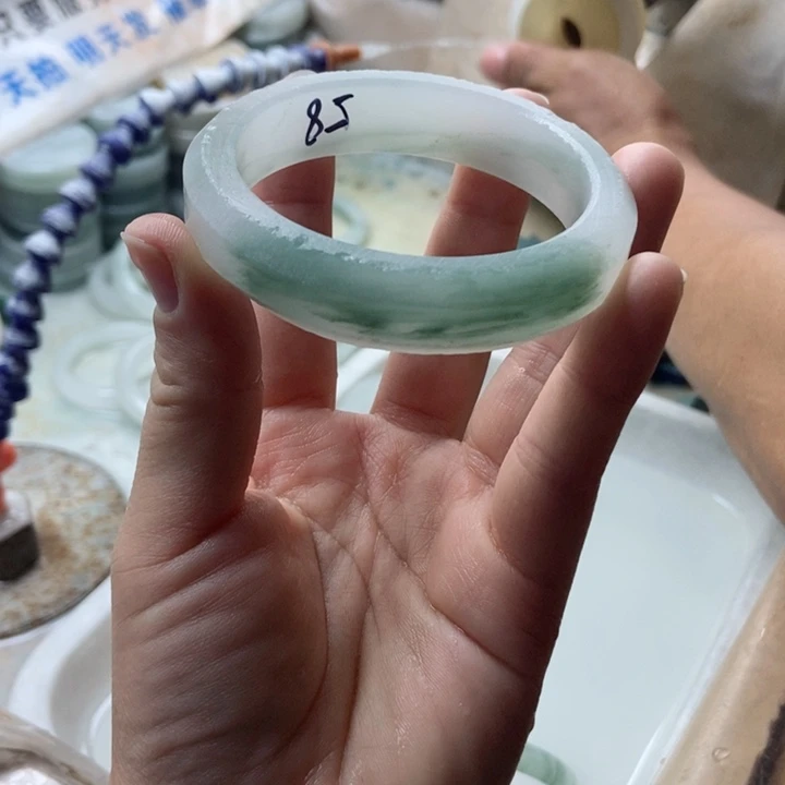 石英质玉手镯未镶嵌你****?加工定制