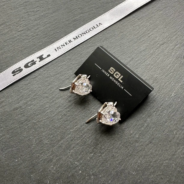 925银莫桑石耳饰 精致耳钉欧美风镶钻银色百搭女士素款925s12
