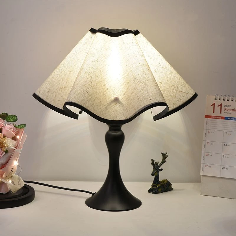 花瓣台灯北欧ins风热卖高级简约书房卧室床头灯浪漫氛围台灯gc