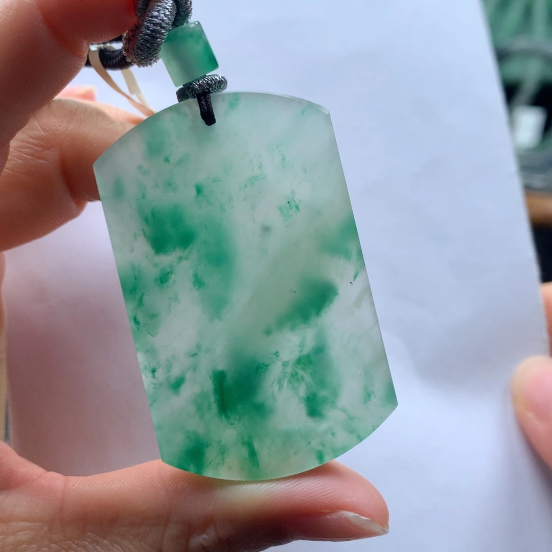 颈饰未镶嵌石英质玉