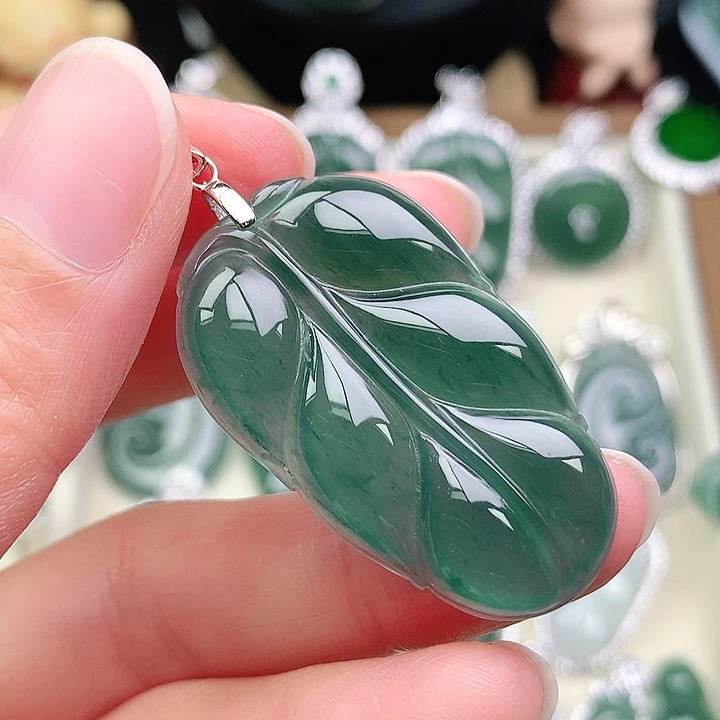 颈饰未镶嵌翡翠吊坠