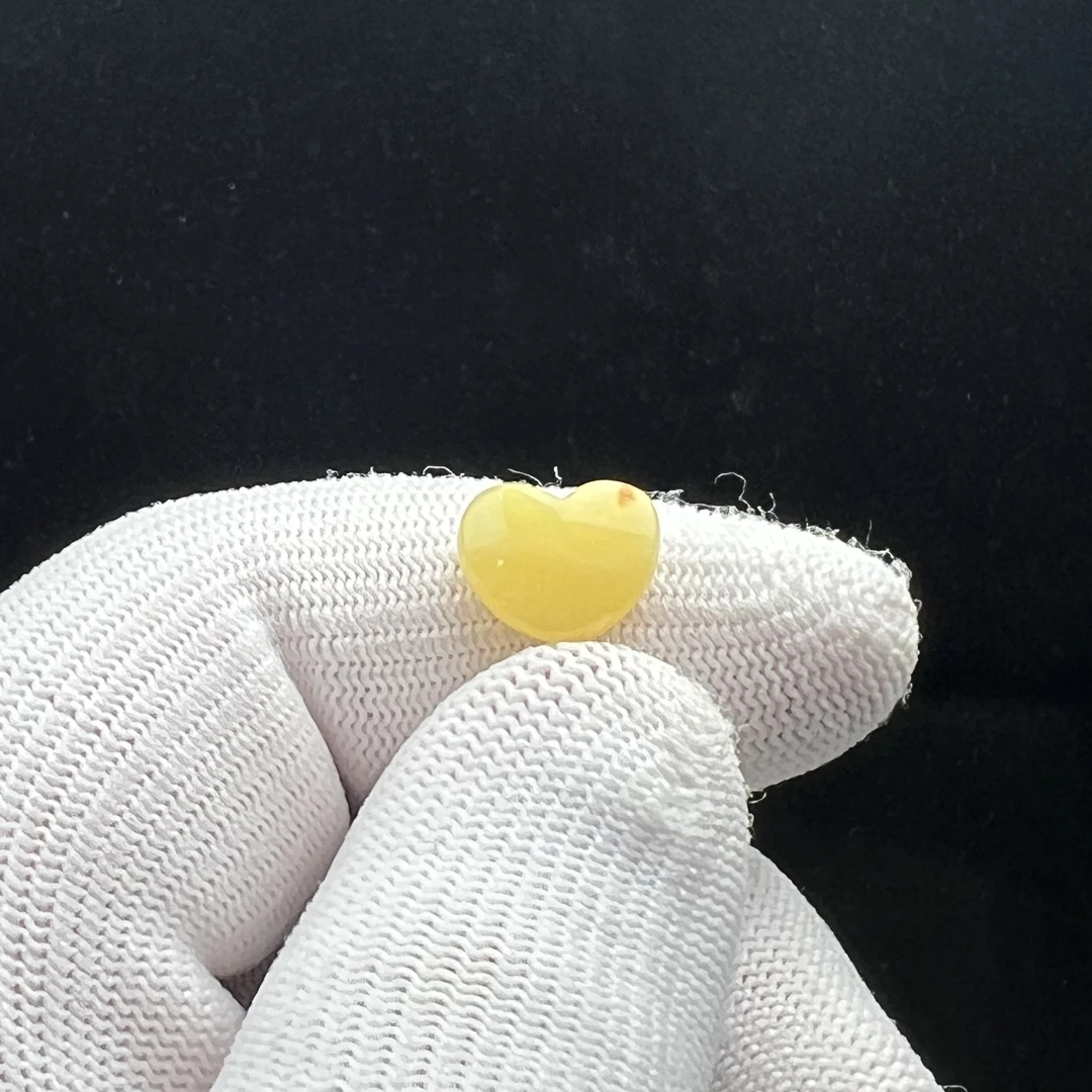 J2087天然蜜蜡俄料爱心12*9*5mm 一物一图 实物拍摄 假一罚十