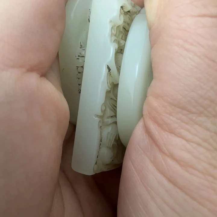 玉三个完整的挂件