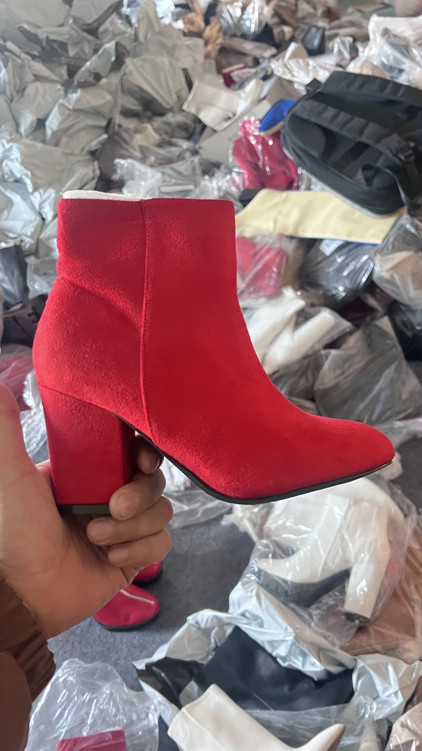 时尚女鞋冬季绒里细跟尖头女靴短靴百搭酒红色时装靴休闲秋冬