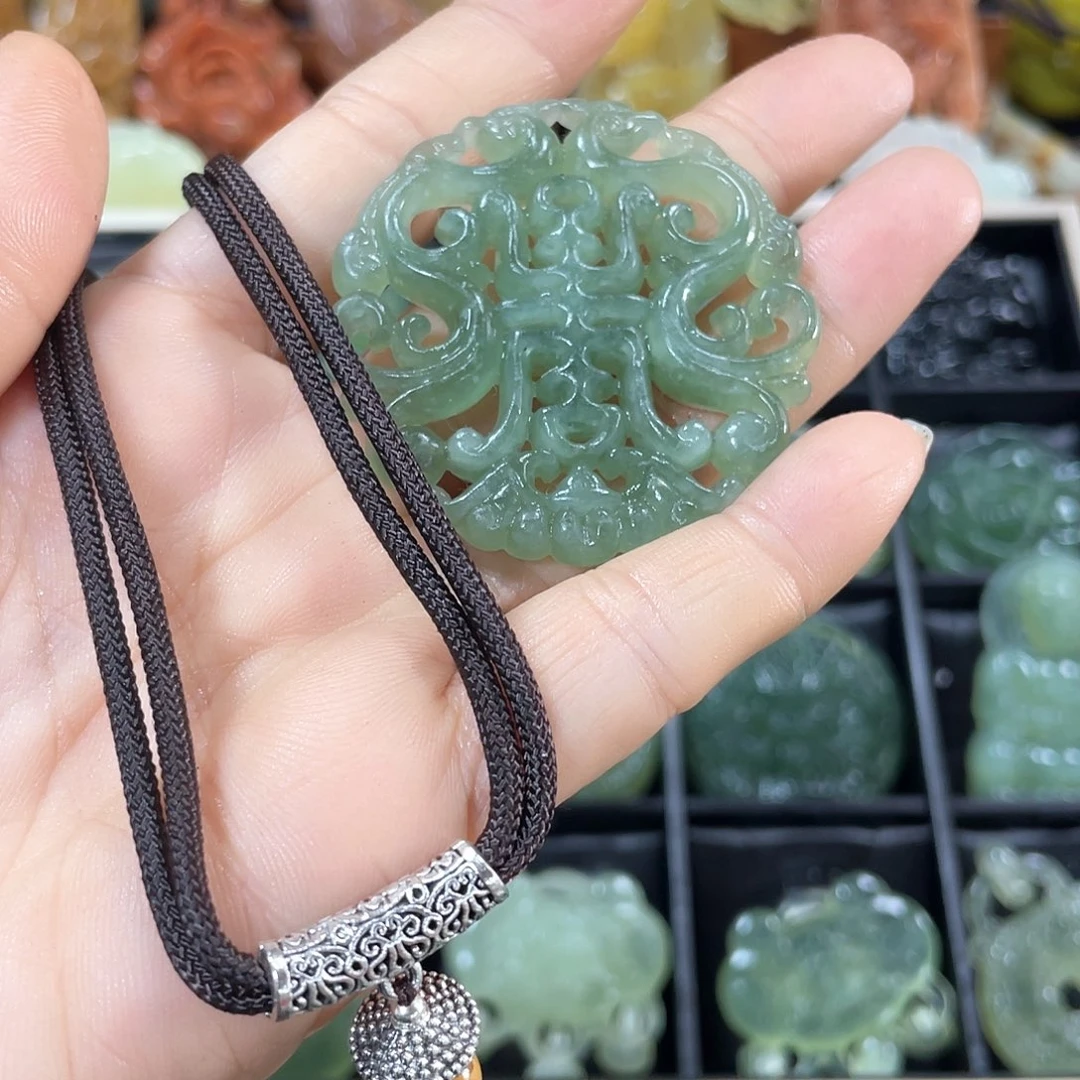 蛇纹石玉颈饰合金凉
