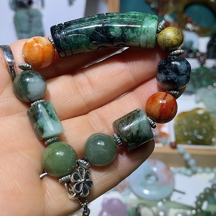 翡翠未镶嵌吊坠(赠链)