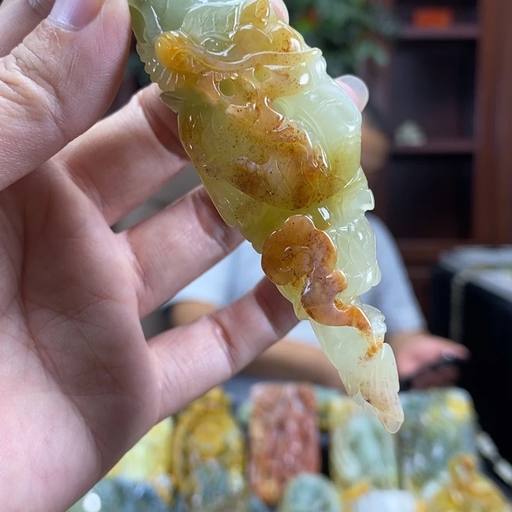 未镶嵌蛇纹石玉颈饰