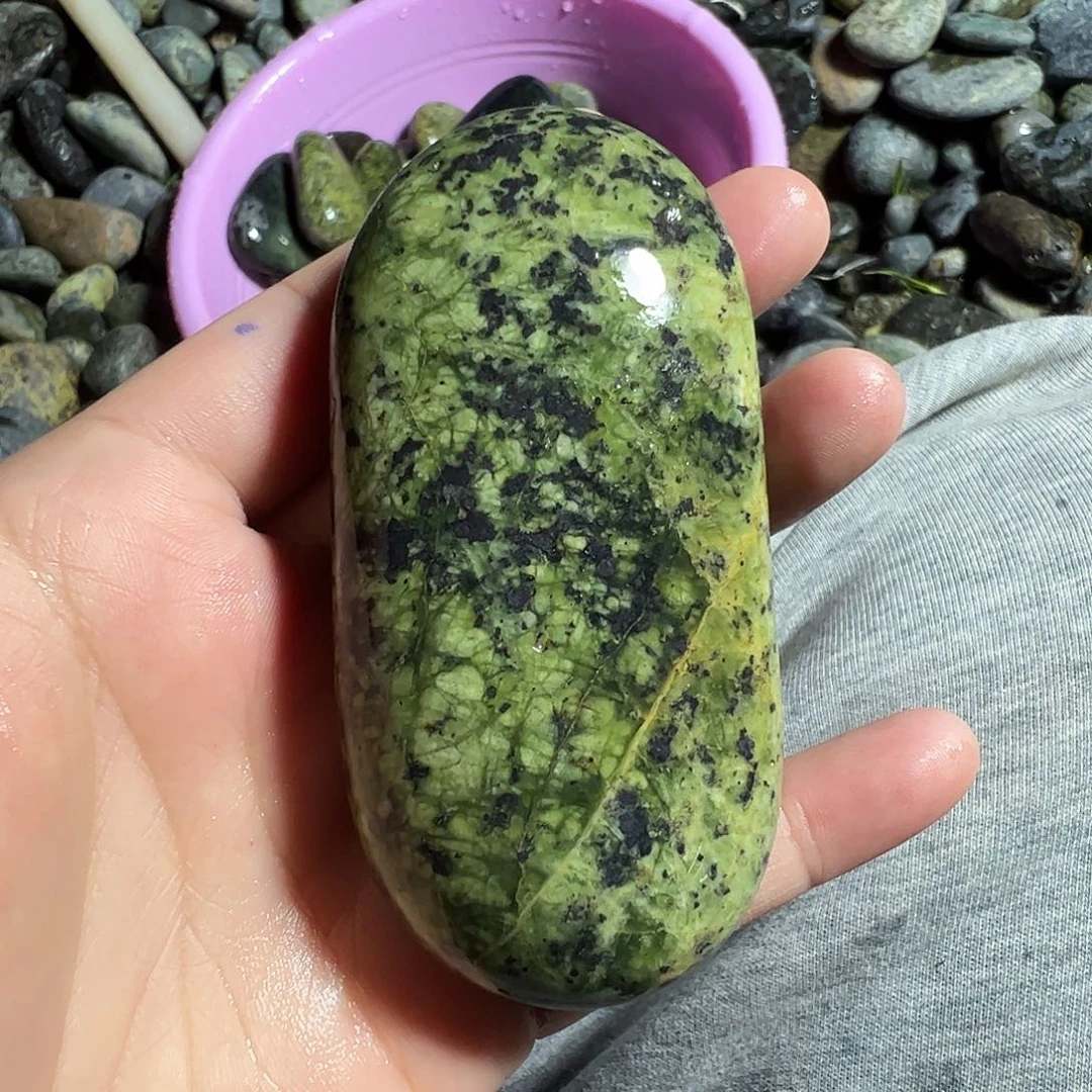 蛇纹石玉未镶嵌珠宝奇石铭****卖