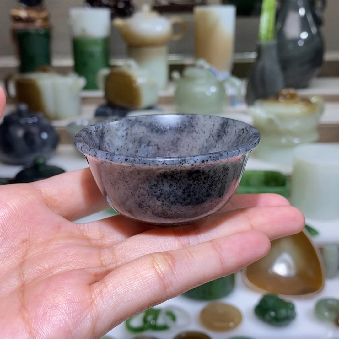 和田玉把件未镶嵌青花撇口杯