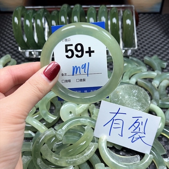 蛇纹石玉手镯未镶嵌