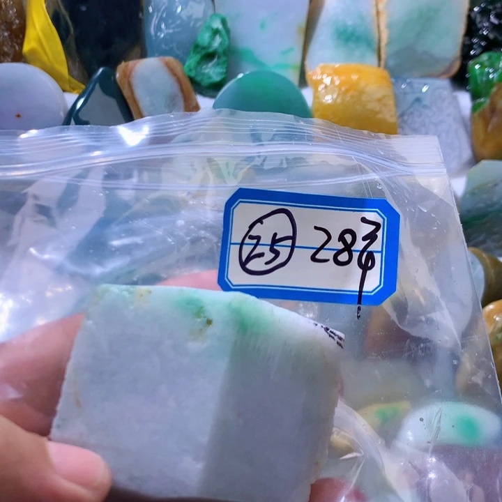 翡翠未镶嵌颈饰缅甸天然翡翠吊坠挂件片料牌子