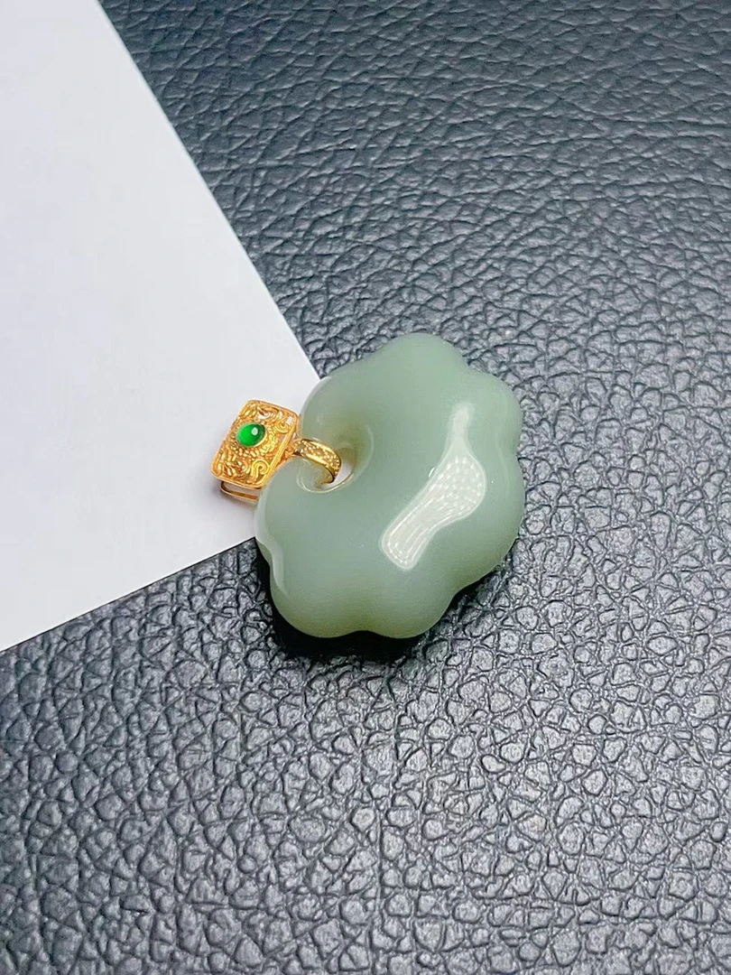 和田玉吊坠GJX1109-120