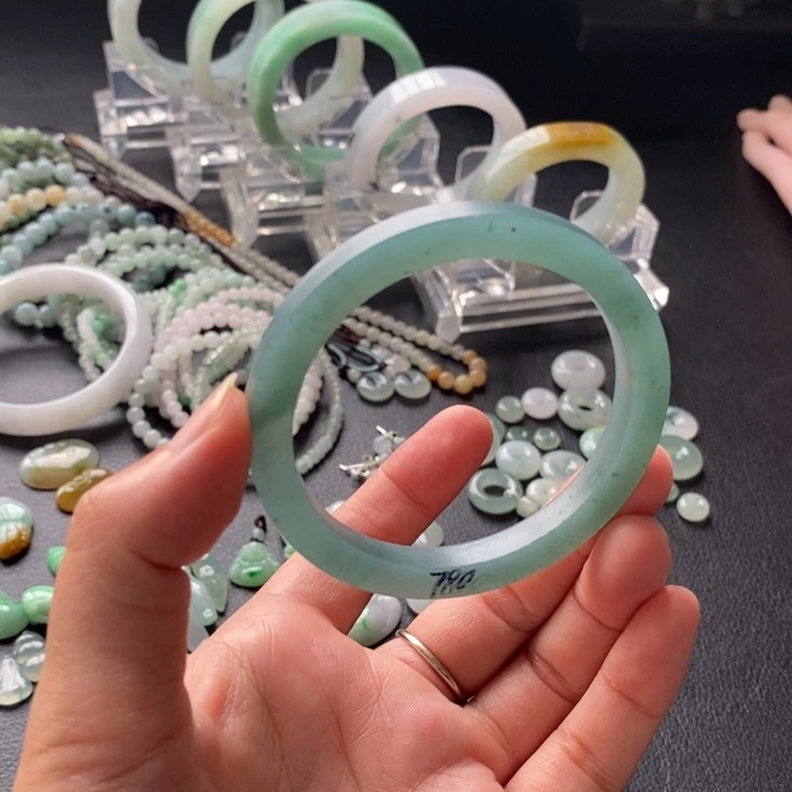 未镶嵌翡翠手镯定制翡翠