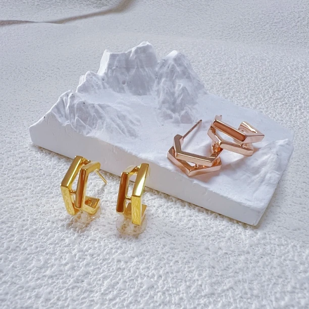 18K玫瑰金几何个性小耳钉小众简约百搭精致气质耳环