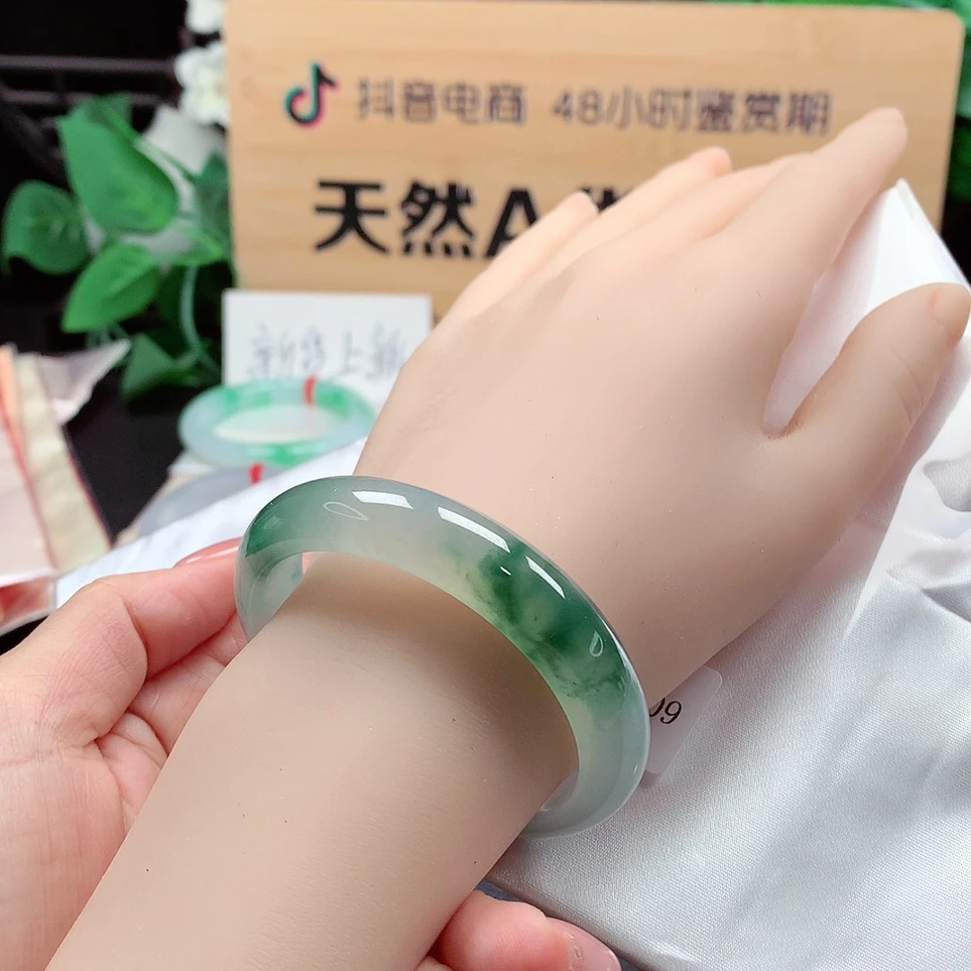 未镶嵌手镯（贵妃镯）翡翠天然A货翡翠手镯，82号