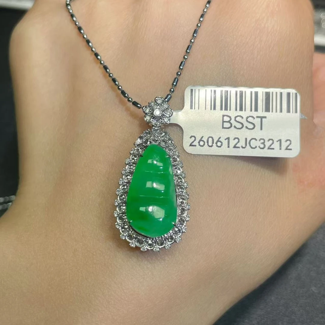 18k金镶嵌缅甸a货翡翠围镶吊坠（不含链）