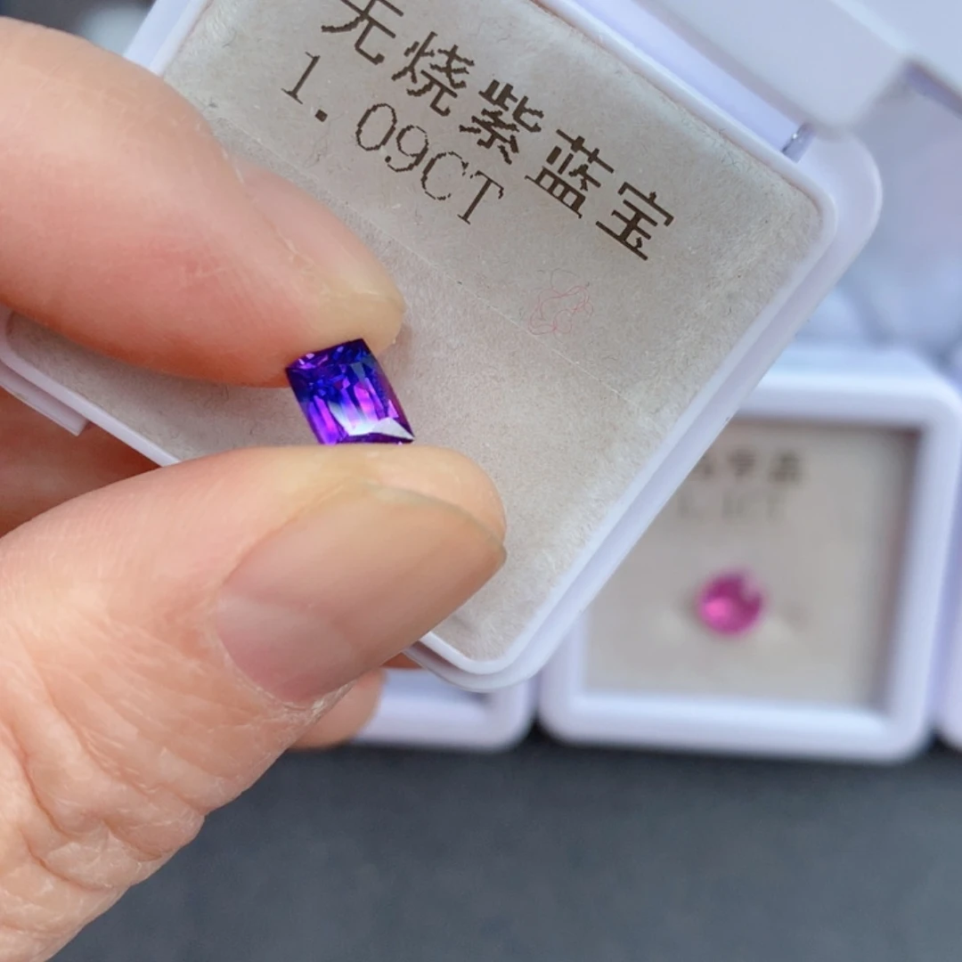 1.09克拉裸石彩色蓝宝石未镶嵌
