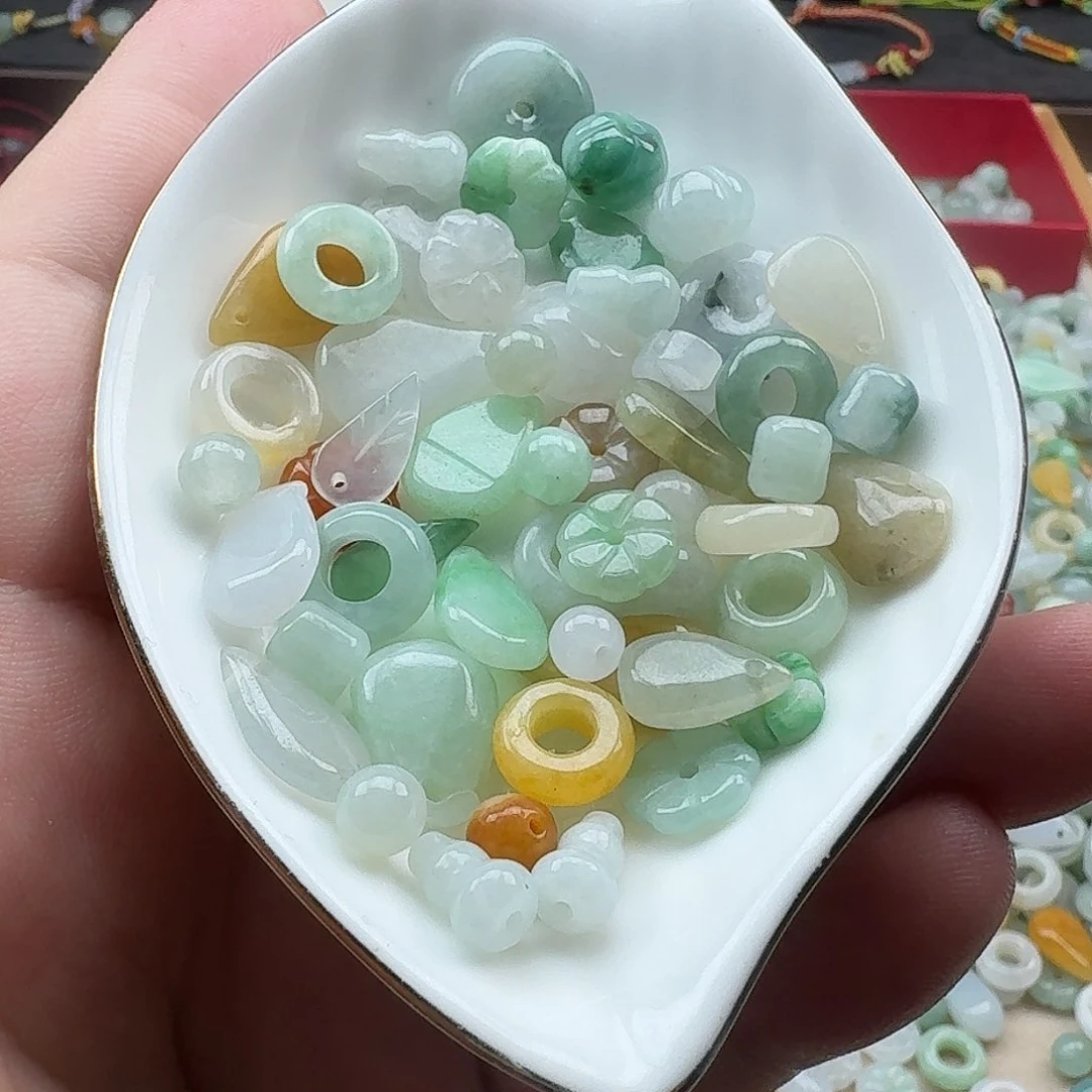 满***光翡翠挂件未镶嵌翡翠