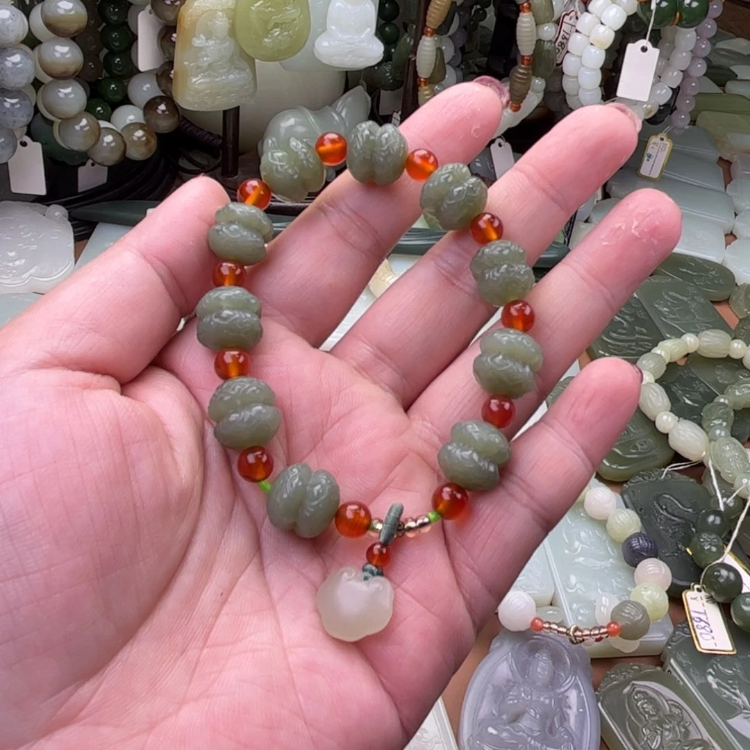 ***炜和田玉未镶嵌手链