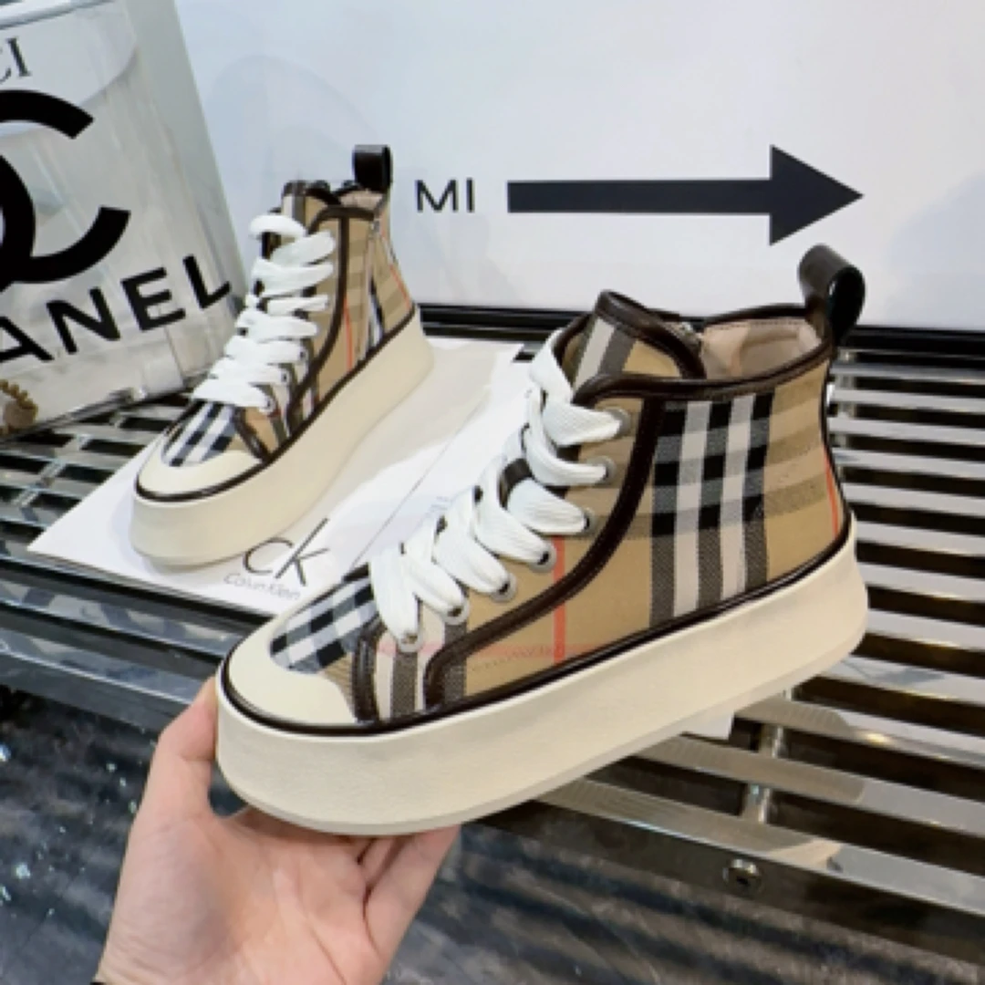 A.M艾墨儿2025年早春格子布时尚轻奢休闲板鞋