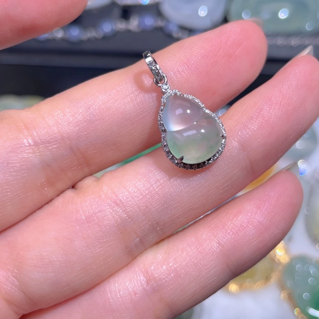 颈饰18K金镶嵌翡翠翡翠