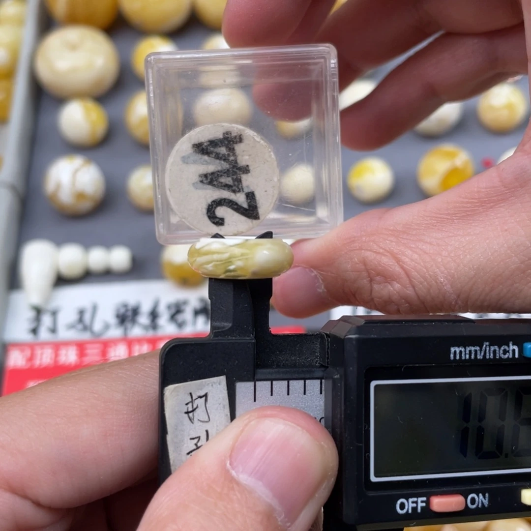 蜜蜡珠宝奇石未镶嵌