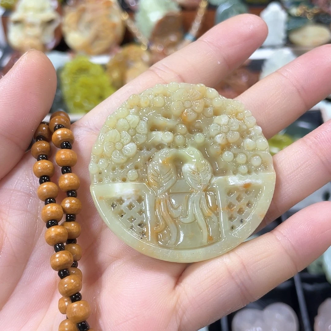 蛇纹石玉颈饰未镶嵌