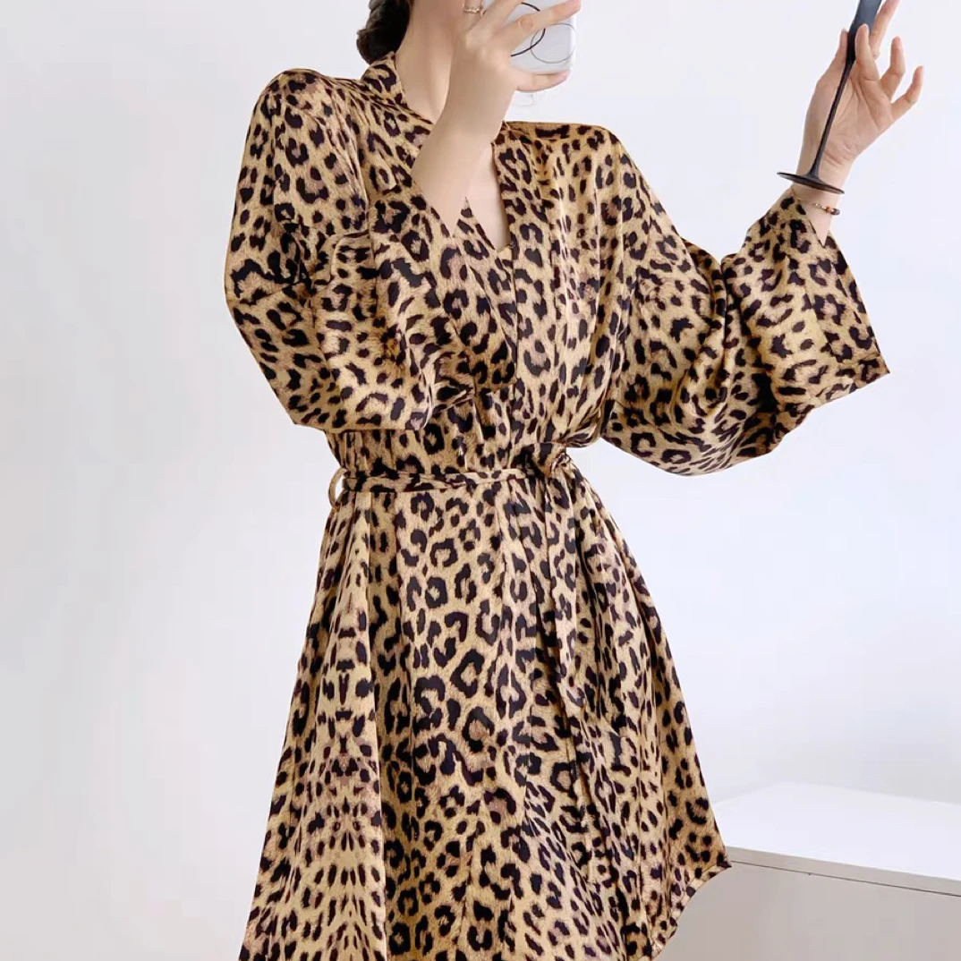 女春秋法式性感美背V领豹纹冰丝吊带睡裙长袖睡袍家居服带胸垫