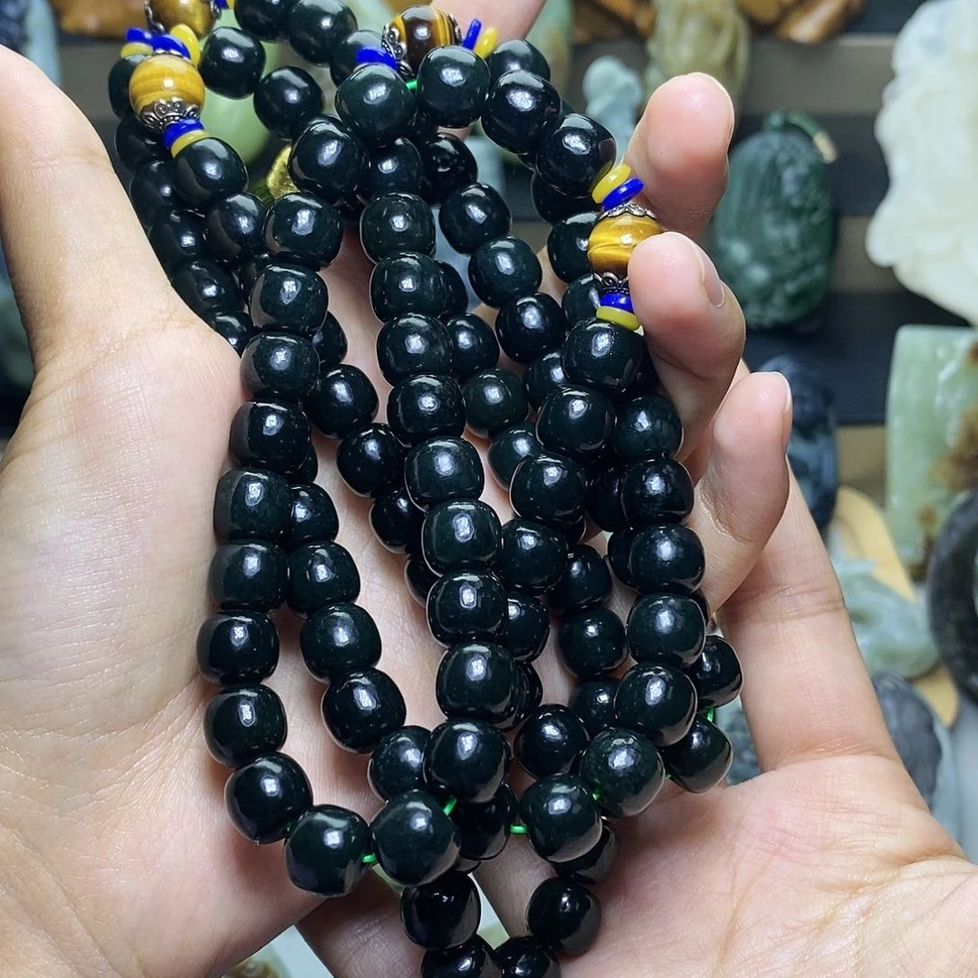 【闪购商品】颈饰未镶嵌和田玉阿*