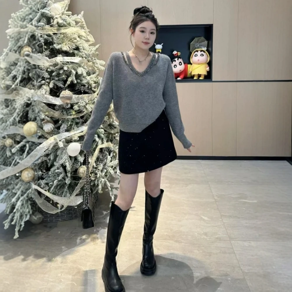 大码高级感灰色v领烫钻软糯针织毛衣女2025秋冬胖mm宽松显瘦上衣