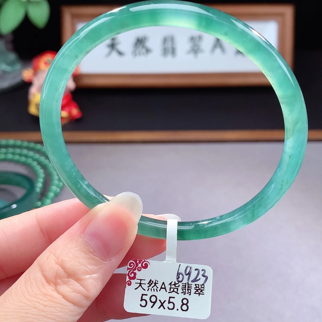 未镶嵌手镯（圆镯）翡翠