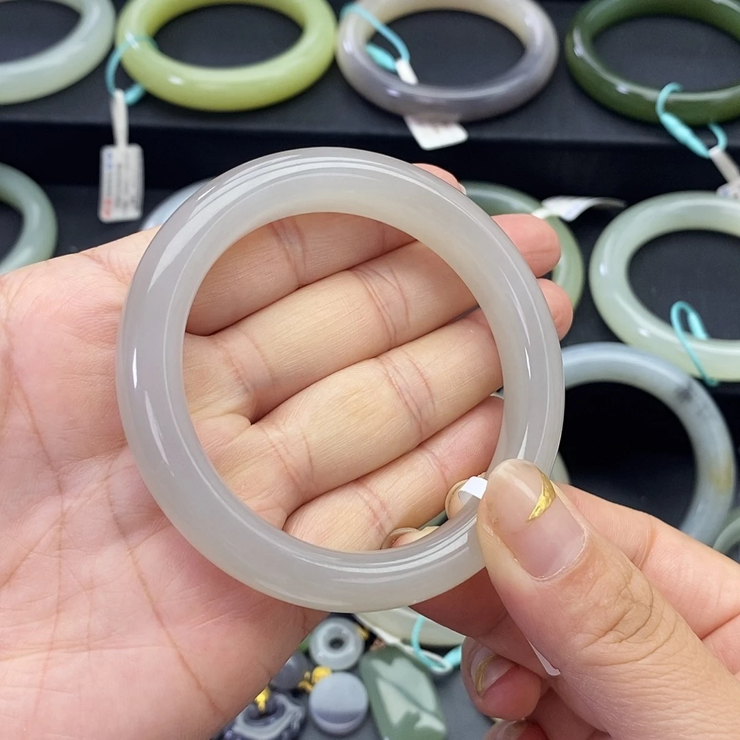 和田玉手镯未镶嵌56.57