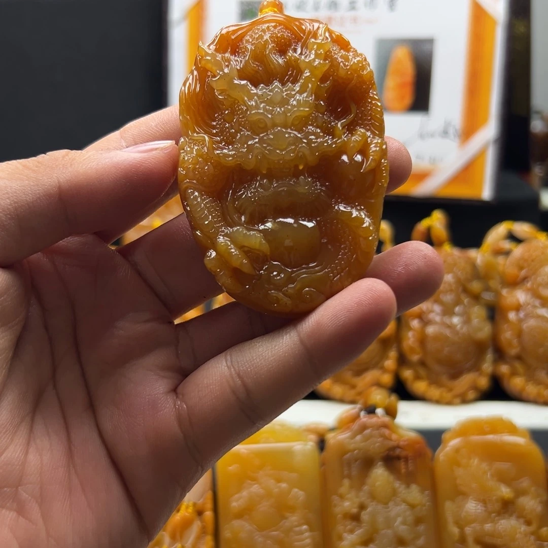 未镶嵌石英质玉（黄龙玉）黄龙玉