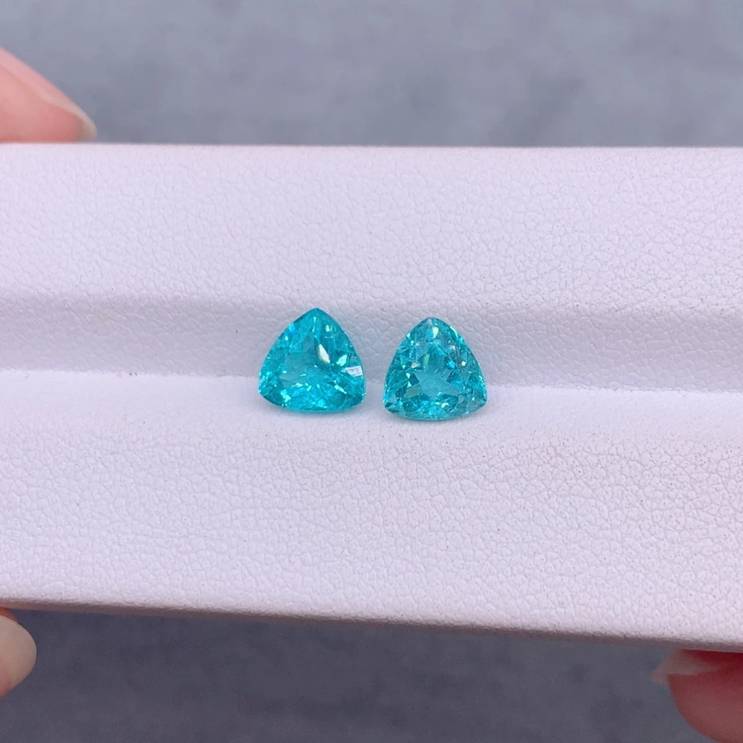 裸石未镶嵌磷灰石3.1克拉两粒