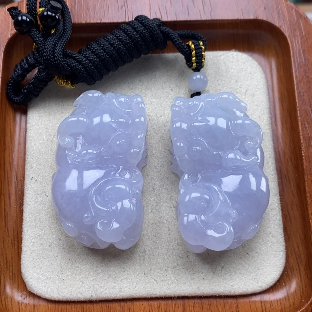 翡翠未镶嵌颈饰霸王貔貅一对