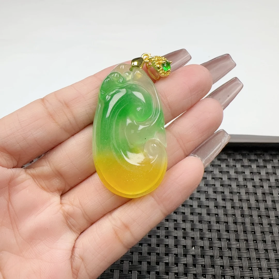 z282黄绿如意漂亮气质吊坠