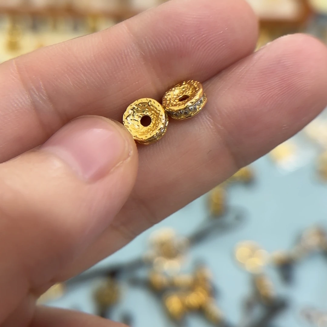 ****一对白色8mm容颜配饰