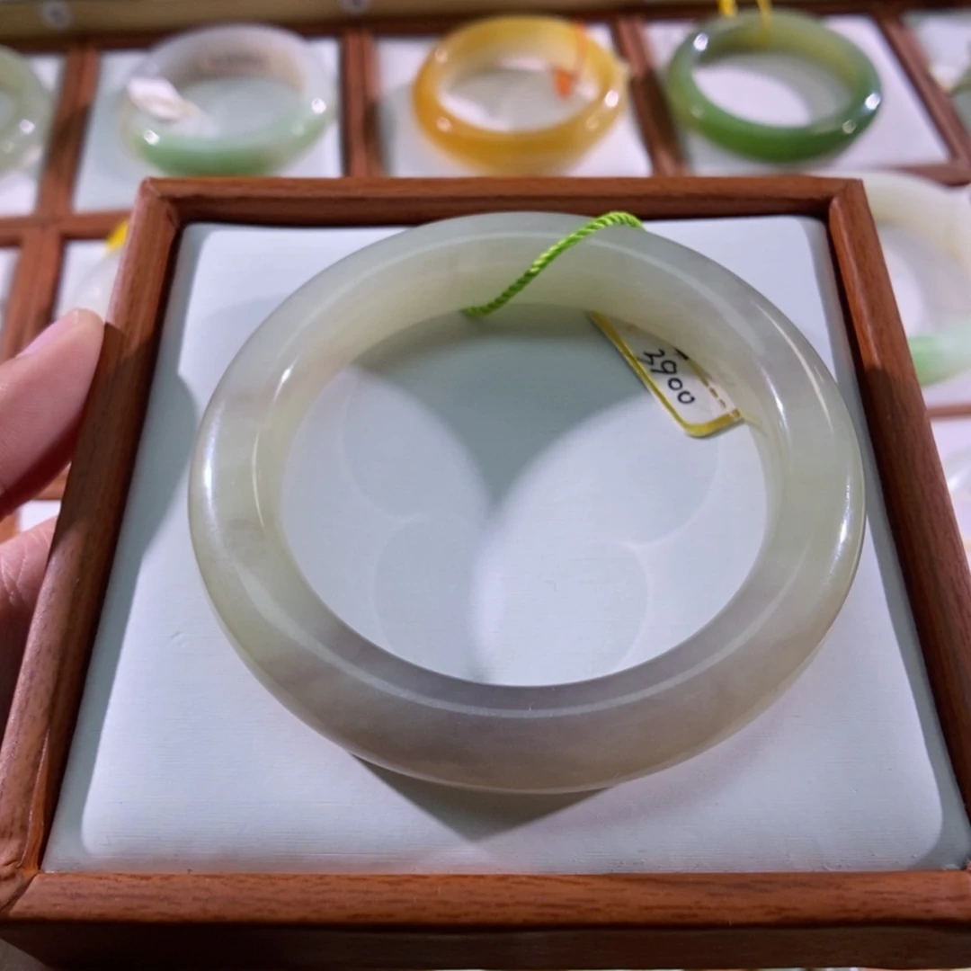 【闪购商品】未镶嵌手镯和田玉