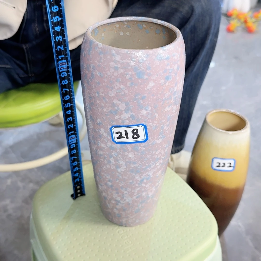 218号陶瓷高25厘米微瑕一个