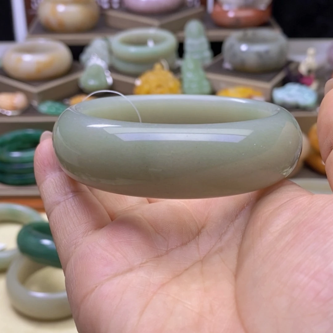 【闪购商品】未镶嵌手镯石英岩玉小*?