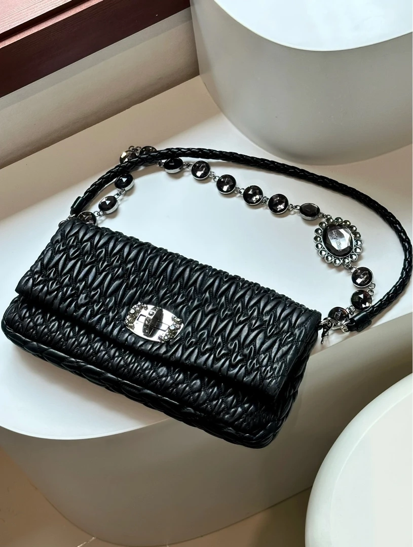99新 MIU MIU/缪缪 黑银褶皱水钻小号邮差包 14357626