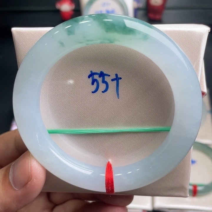 翡翠手镯未镶嵌翡翠手镯