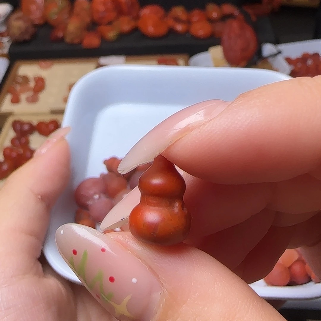 三***拟南红玛瑙未镶嵌颈饰