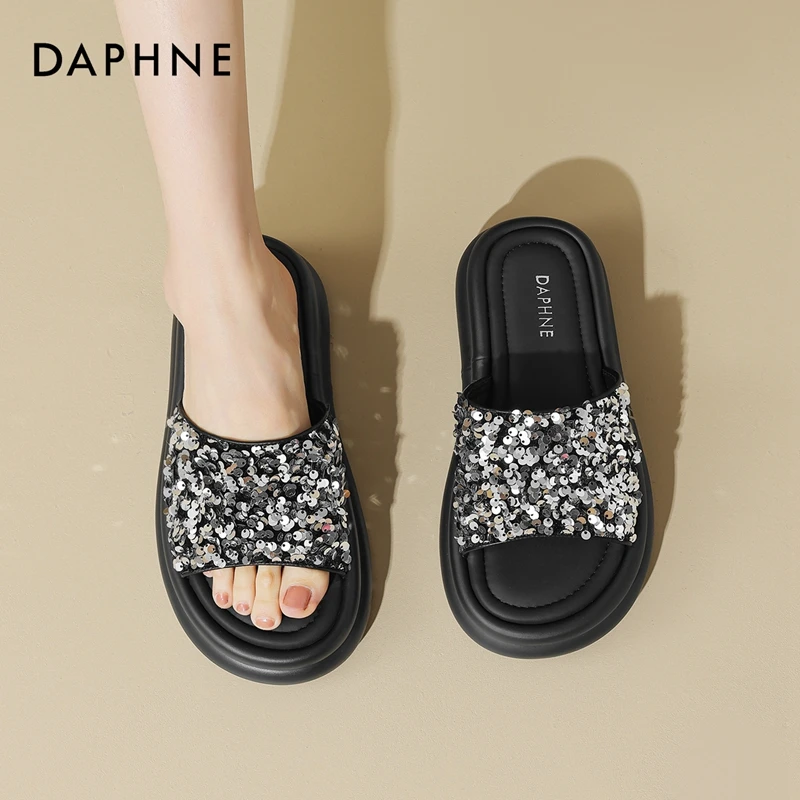 达芙妮女式时尚休闲网红百搭夏季外穿透气防滑厚底舒适圆头一字拖