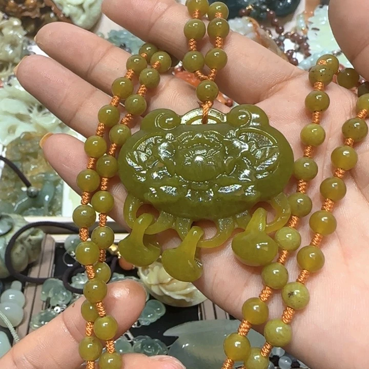 蛇纹石玉未镶嵌吊坠