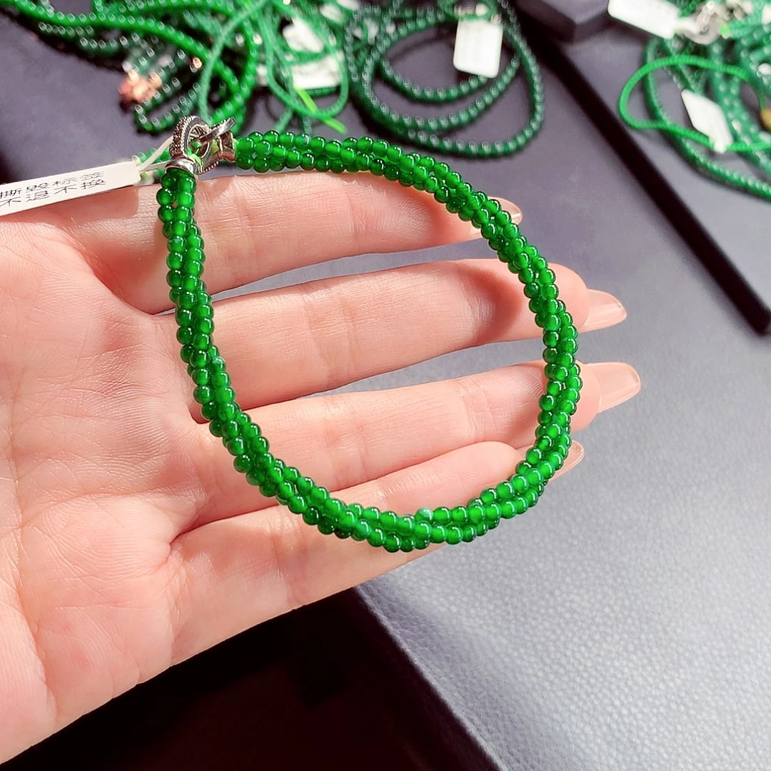 兰****翡翠未镶嵌毛衣链