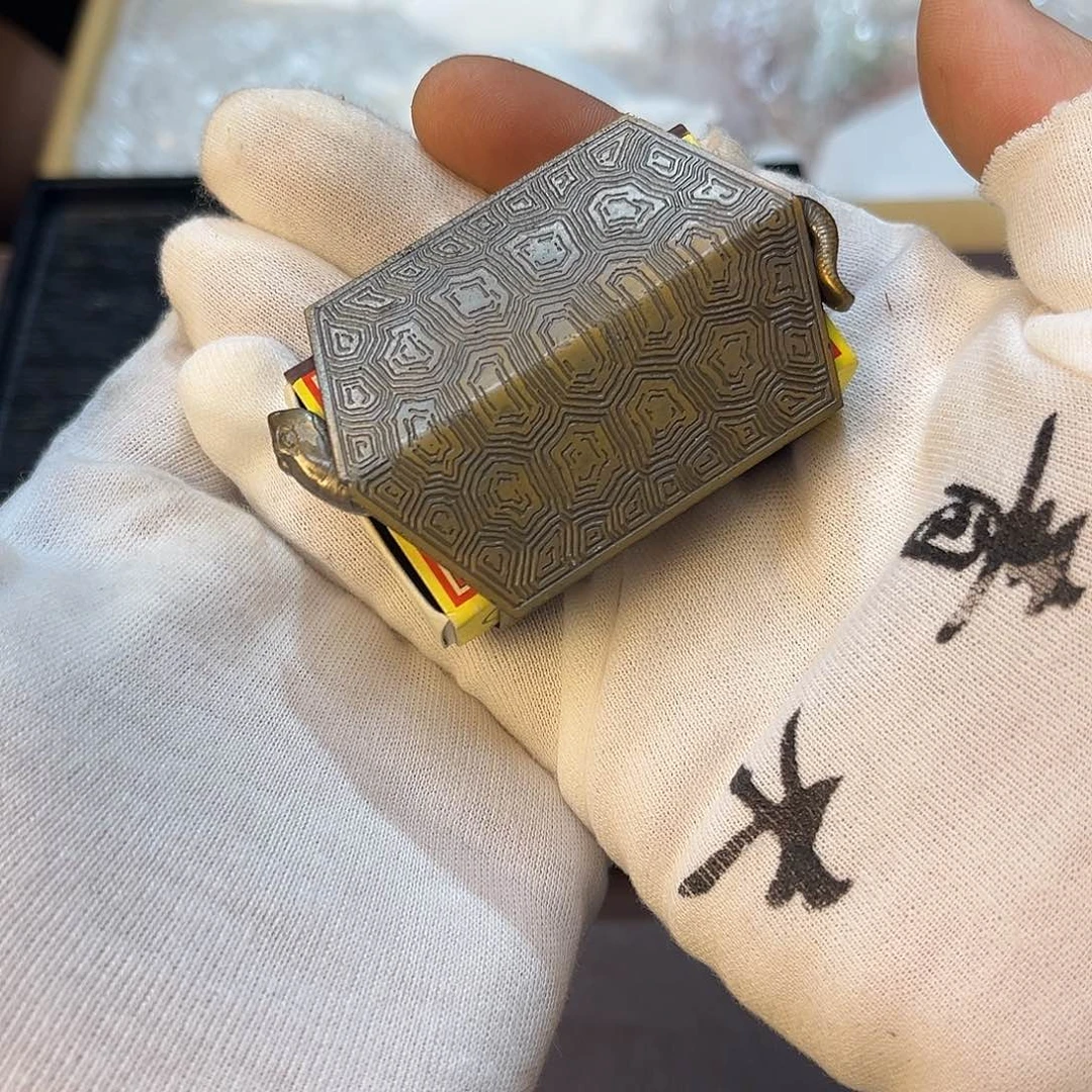 哈哈瓷器的制作方法是画****。