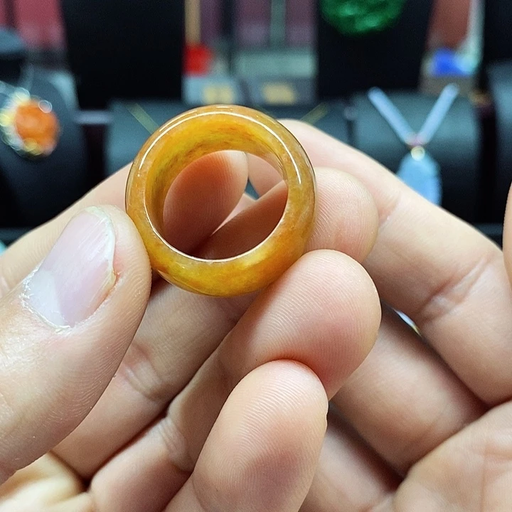 翡翠颈饰未镶嵌戒指